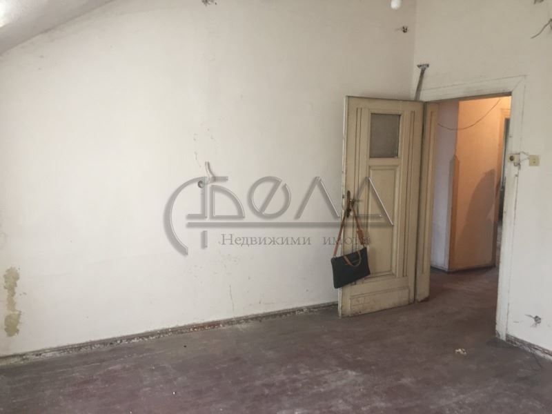 Продава се Тристаен апартамент в София, Център - 88 кв.м за 2171 €/кв.м - Снимка #2