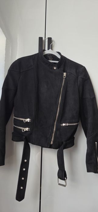 Велурено яке Zara, жилетка Guess, Peak