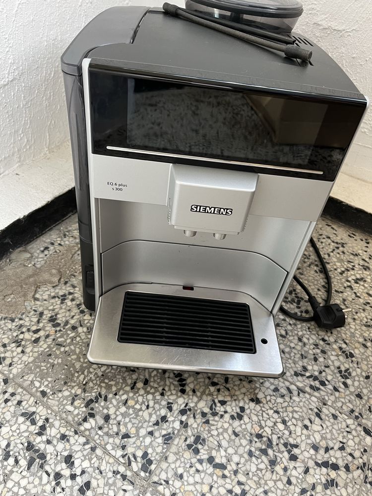 Кафеавтомат Siemens EQ.6 Plus s300 TE653501DE, Керамична Мелачка 1500W