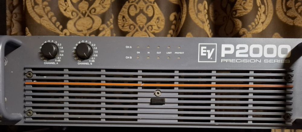 Продавам Професионален усилвател Electro-Voice P2000