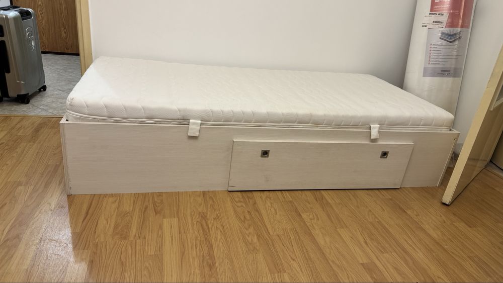 Pat 90x200 cu saltea