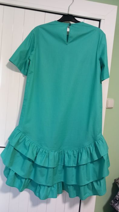 Продавам нова рокля не носена и е в отлично състояние размер 36