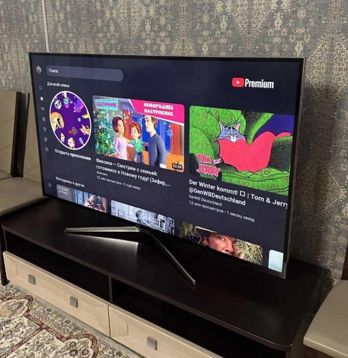Большой смарт телевизор Samsung 122см. Оригинал. С кронштейном.