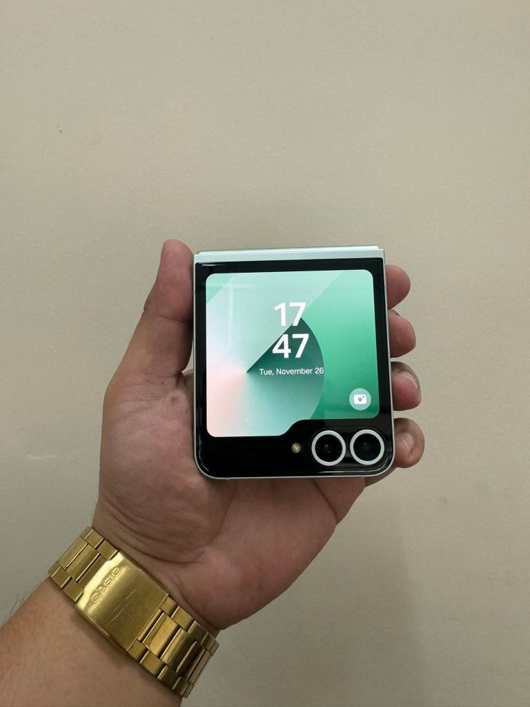 Telefon Samsung Galaxy Z Flip 6 ca Nou 256GB 12GB 5G Schimb Trimit Fix
