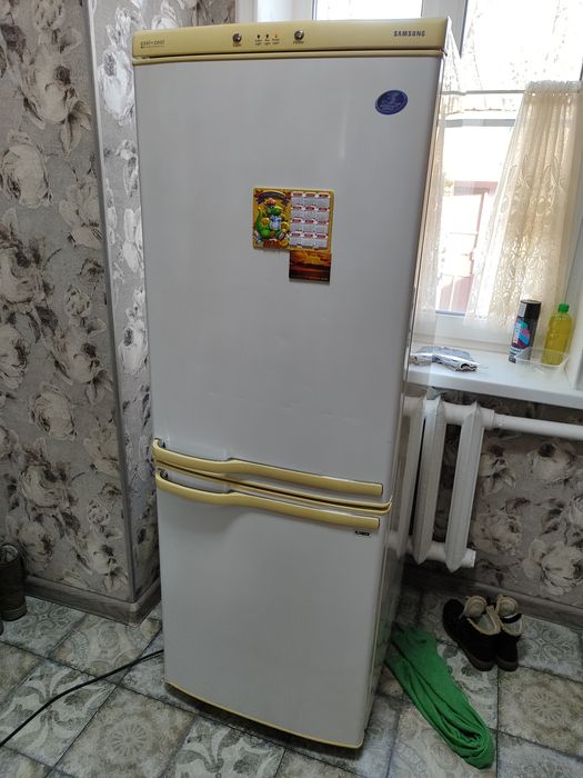 Продам двухкамерный холодильник  Samsung Cool n Cool