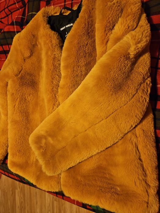 Пухено жълто палто Tally Weijl