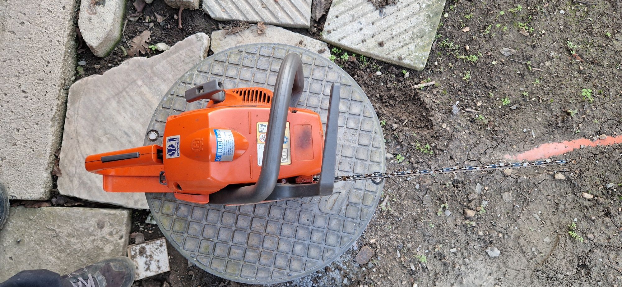 Бензинов трион Husqvarna 137