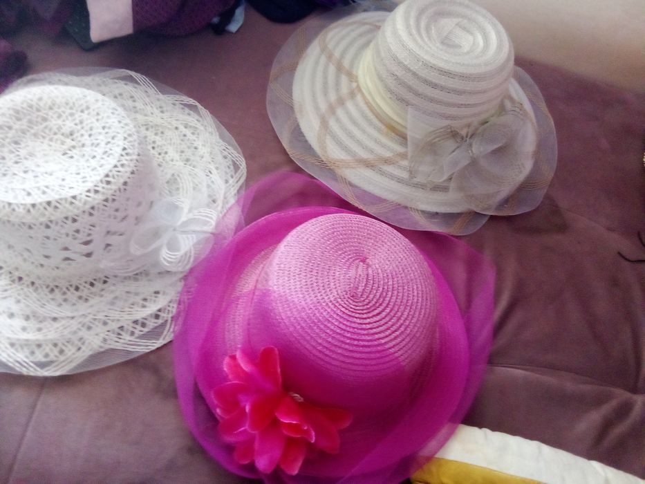 Дамски шапки ползвани