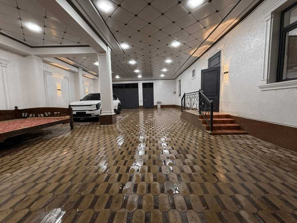 Продается участок с домом в коттеджном городке.
