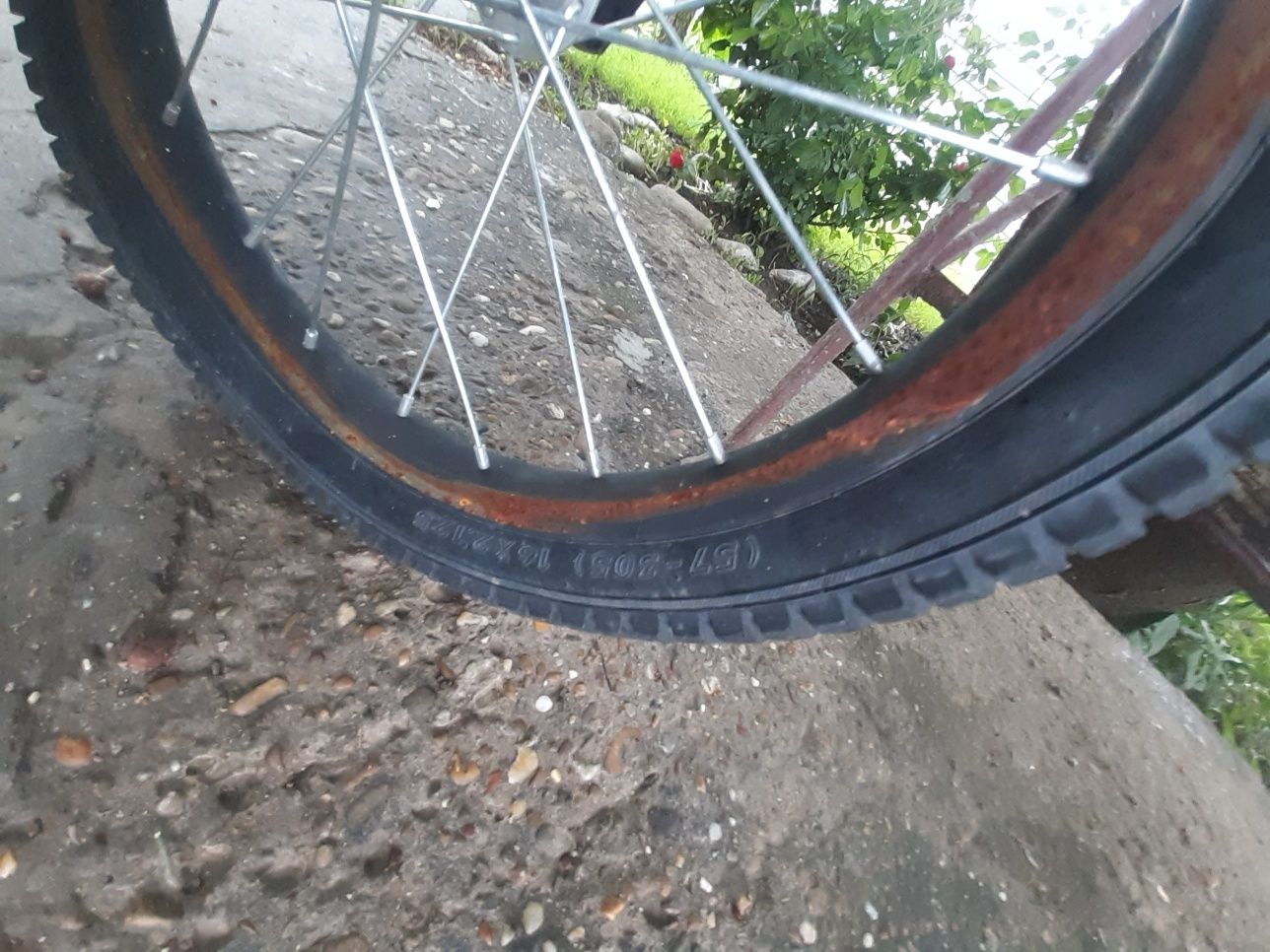 Bicicleta baeti 4/8 ani in stare bună cu roti pe 16
