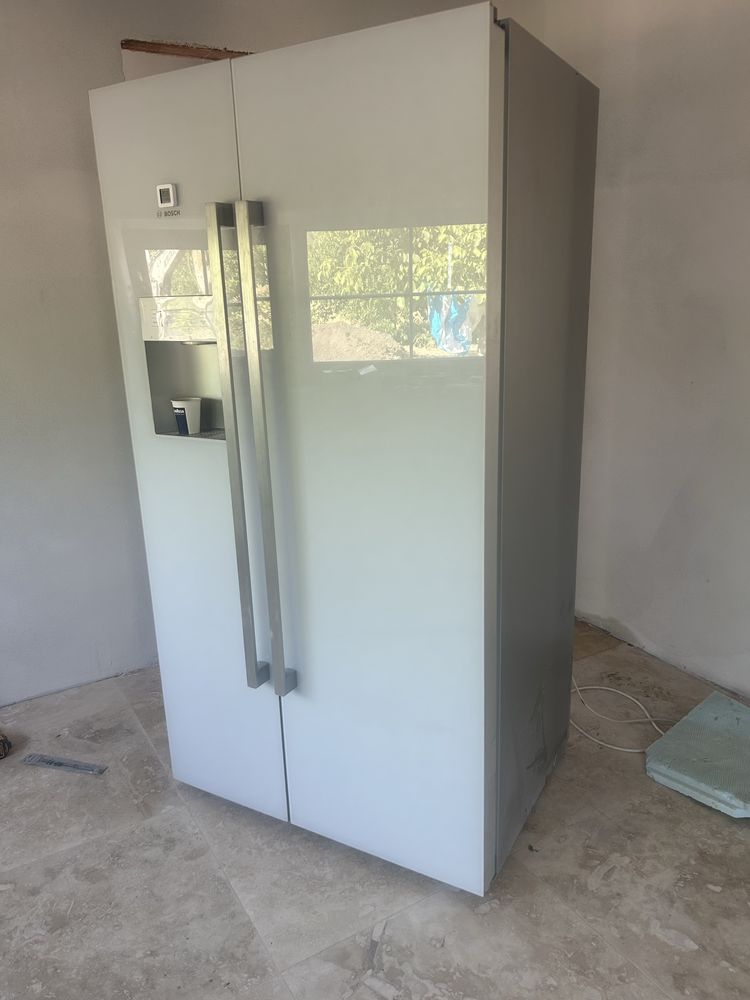 Combina frigorifica Bosch KAD62S20 Side-By-Side, usi de sticla alba