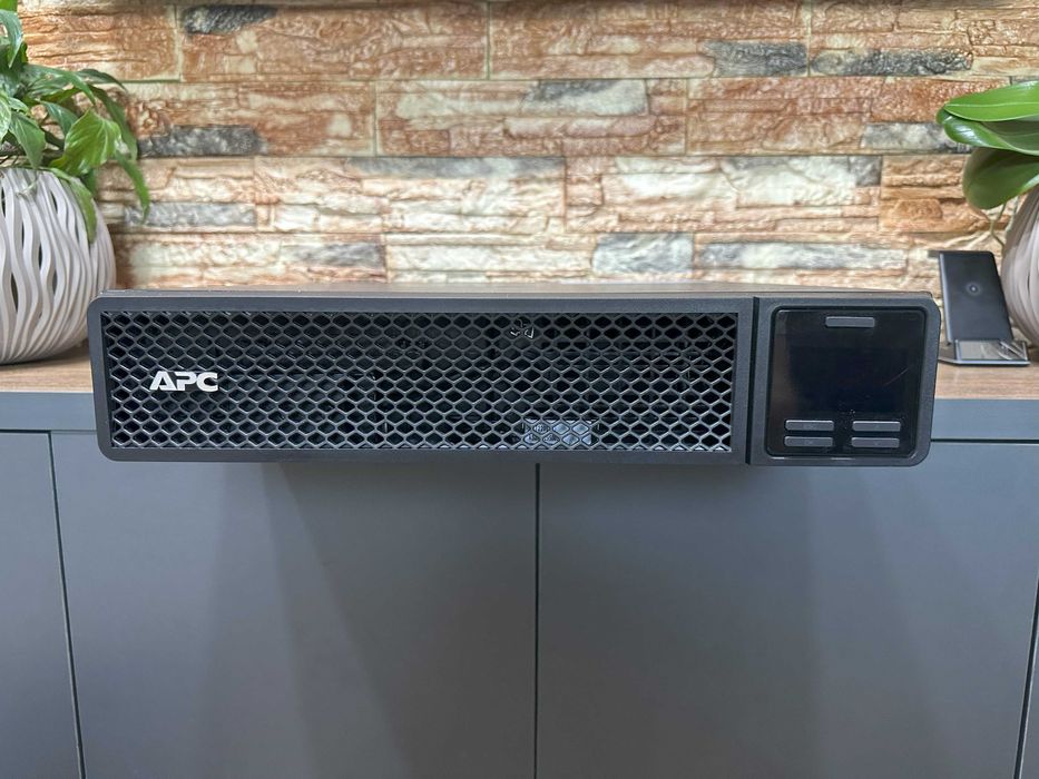 Источник бесперебойного питания srt2200Rmxli APC