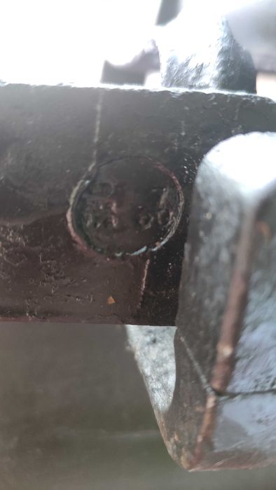 Рядко срещана стара английска чугунена везна с комплект тежести