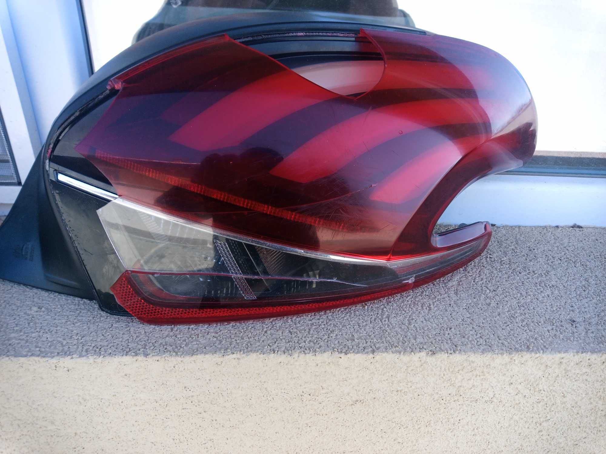 Десен лед стоп за пежо 208 фейслефт 2015 - 2019 PEUGEOT 208 FACELIFT