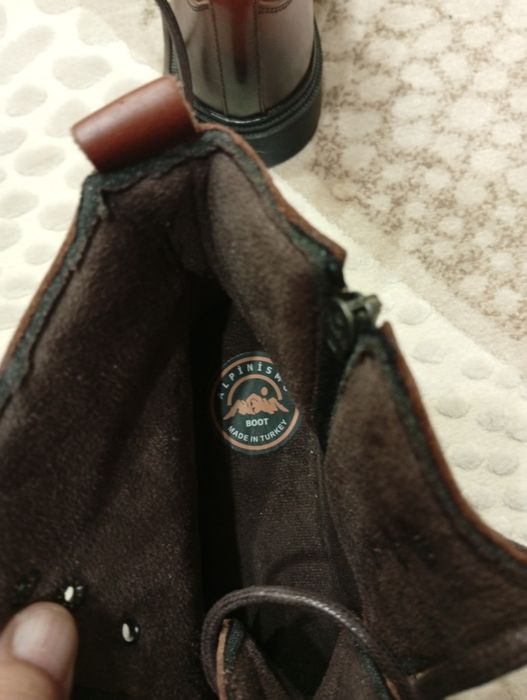 Продам мужские кожаные ботинки.