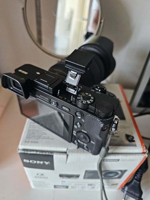 Aparat foto Sony A 6000 cu obiectiv 18 135