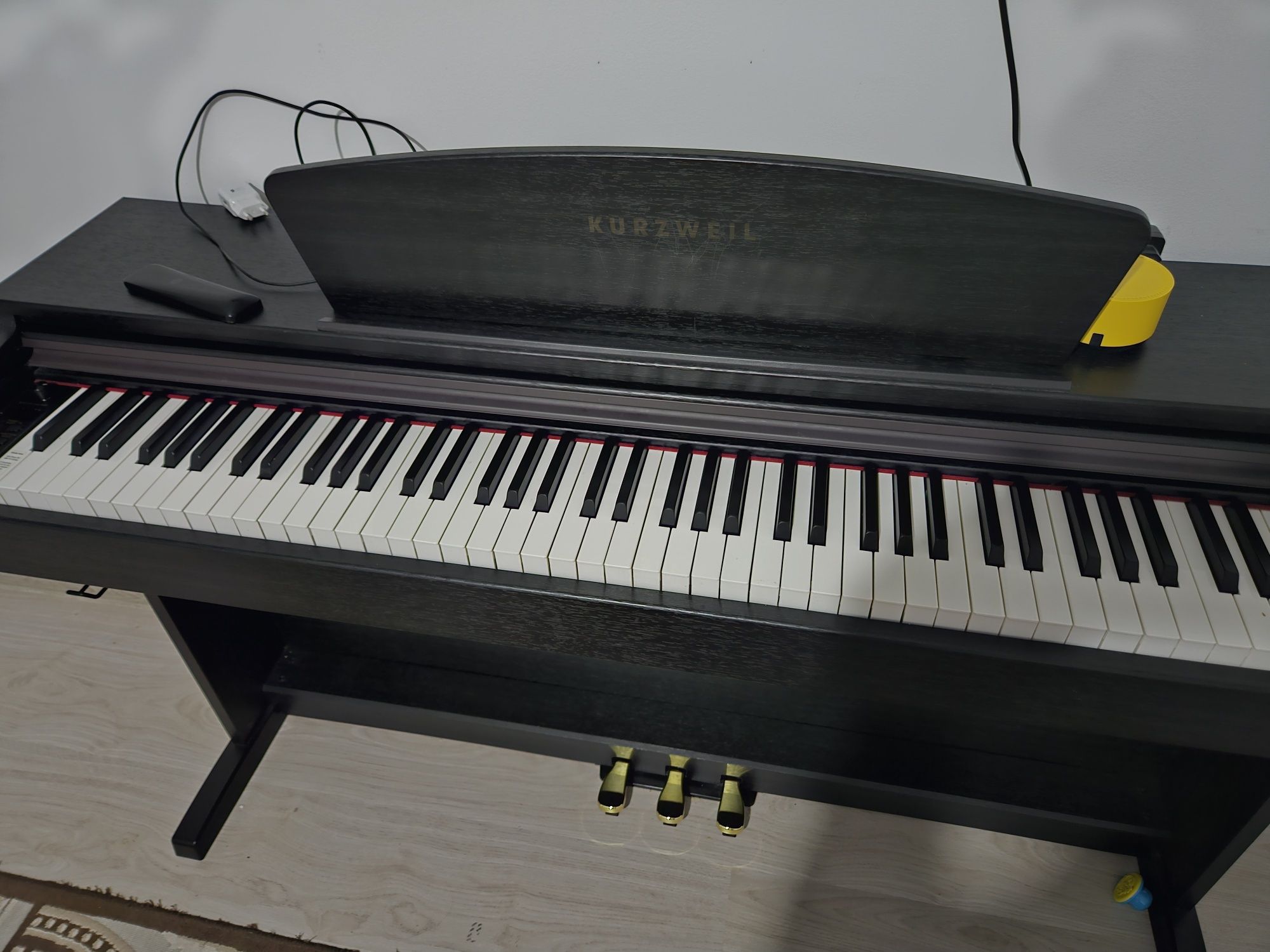Продам электронное фортепиано марки  KURZWEIL  в отличном состоянии