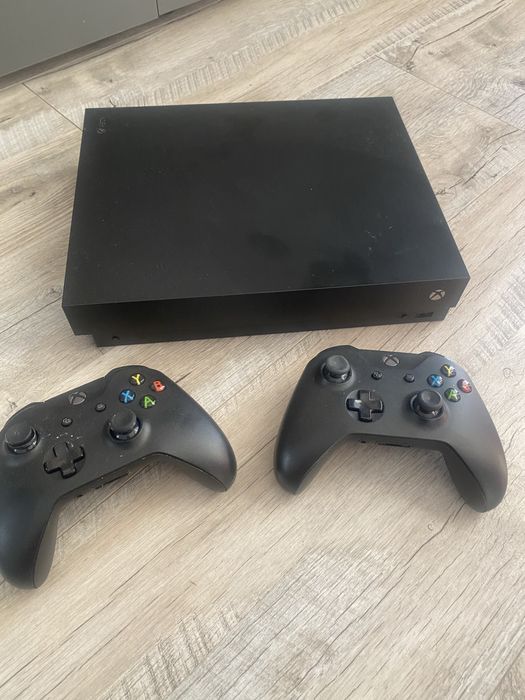 Vand xbox one x ,stare foarte buna