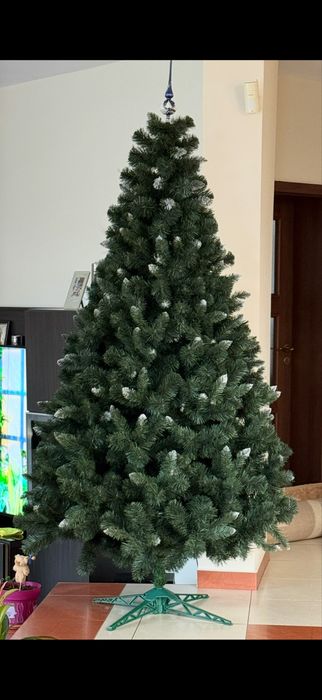 Brad artificial 2,3 m folosit un an ca nou
