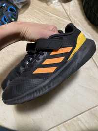 Детски маратонки Adidas 35-ти номер + подарък сандали Sprandi 35 номер