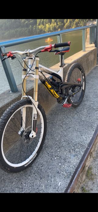 Vand bicicleta downhill yt tues