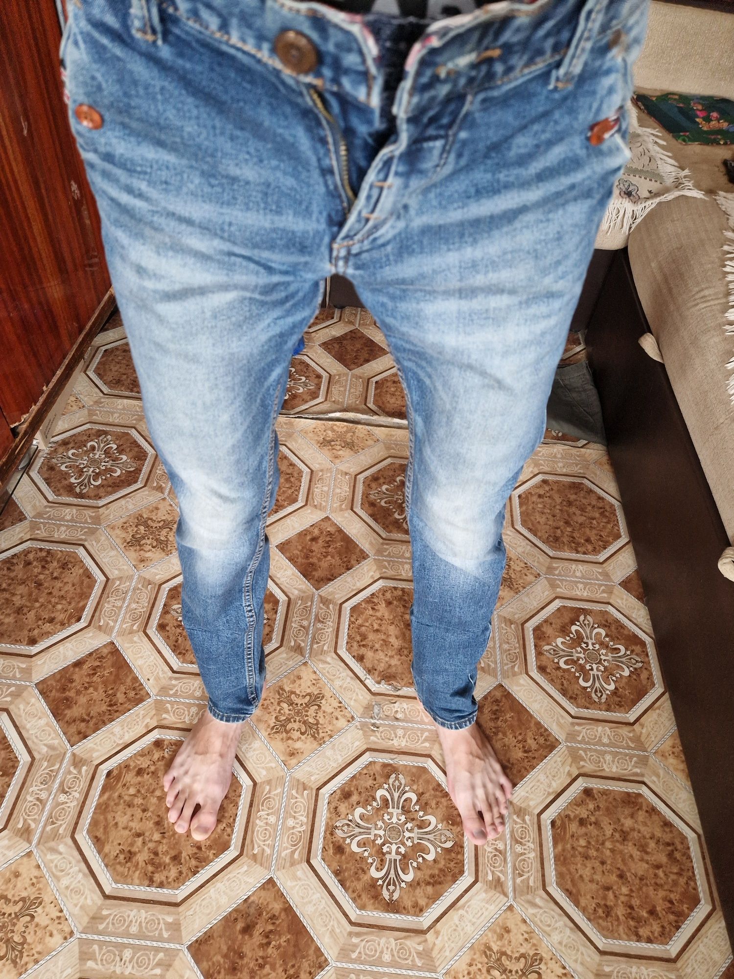 Продаются джинсы  Levi's