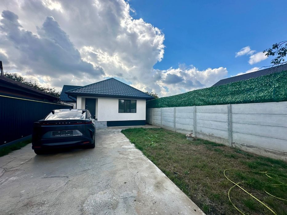 Casă de vânzare 3 camere baie bucătărie