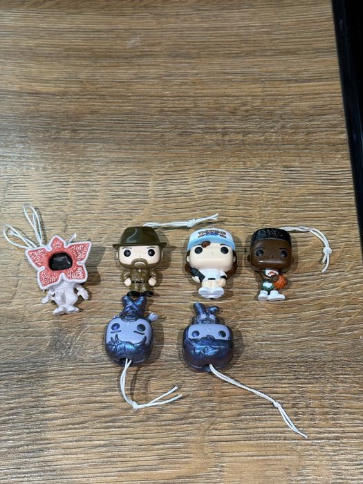 Фигурки киндер очень странные дела обмен