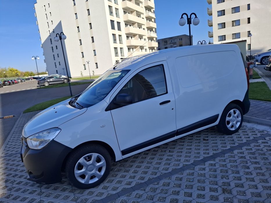 Vând Dacia Dokker van