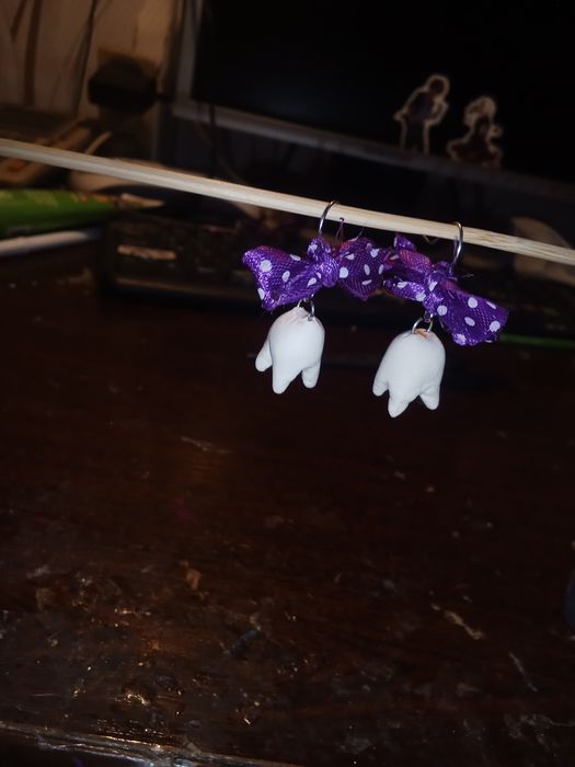 Серёжки в виде зуба с милым бантиком