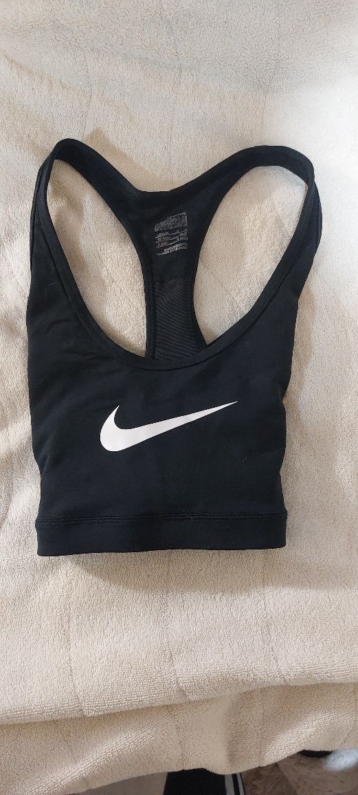 Nike.          М
