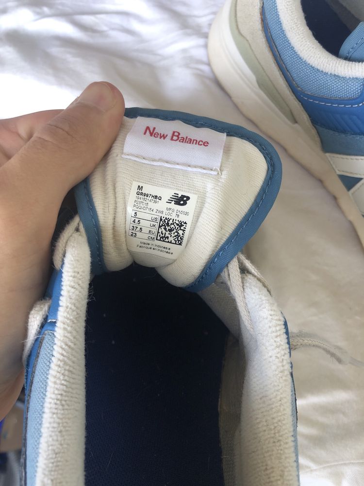New Balance чисто нови и оригинялни 37,5