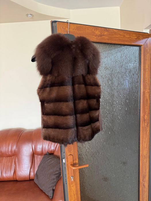 Vesta de nurca cu guler de vulpe