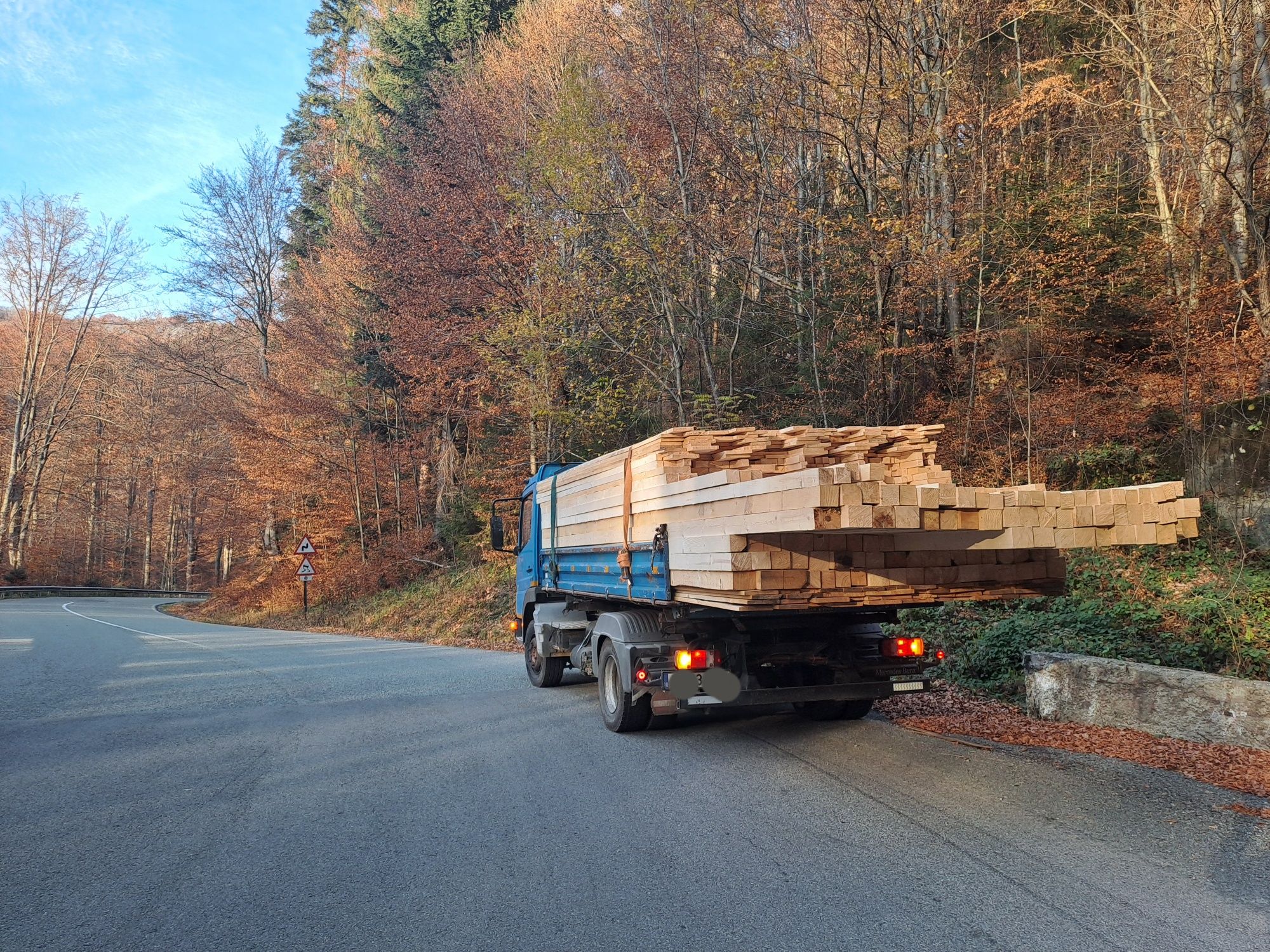 Vând material lemnos construcți grinzi corni cherestea dulapi leaturi