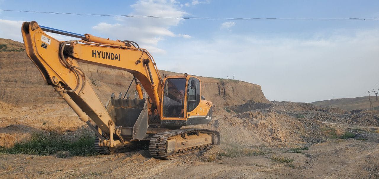 Hyundai 220 ekskavator sotiladi