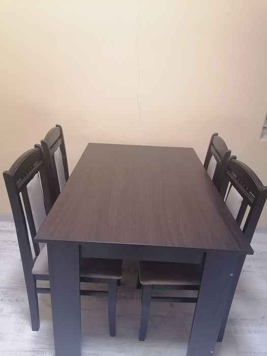 Маса с четири стола