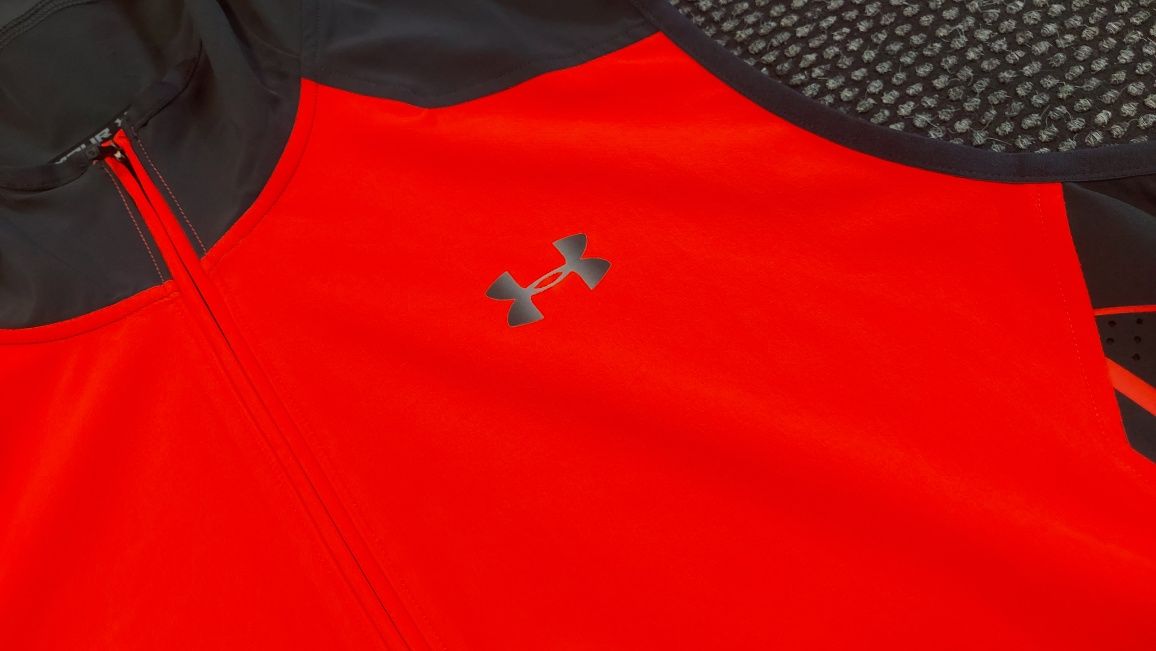 Under armour елек за тренировка L размер