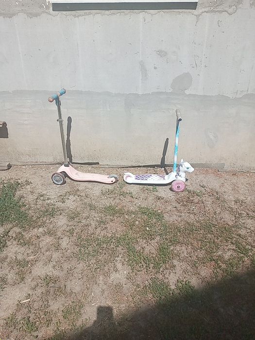 Vând trotine pentru copii.