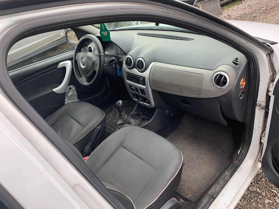 Dacia Sandero 1.2 75кс 2012г