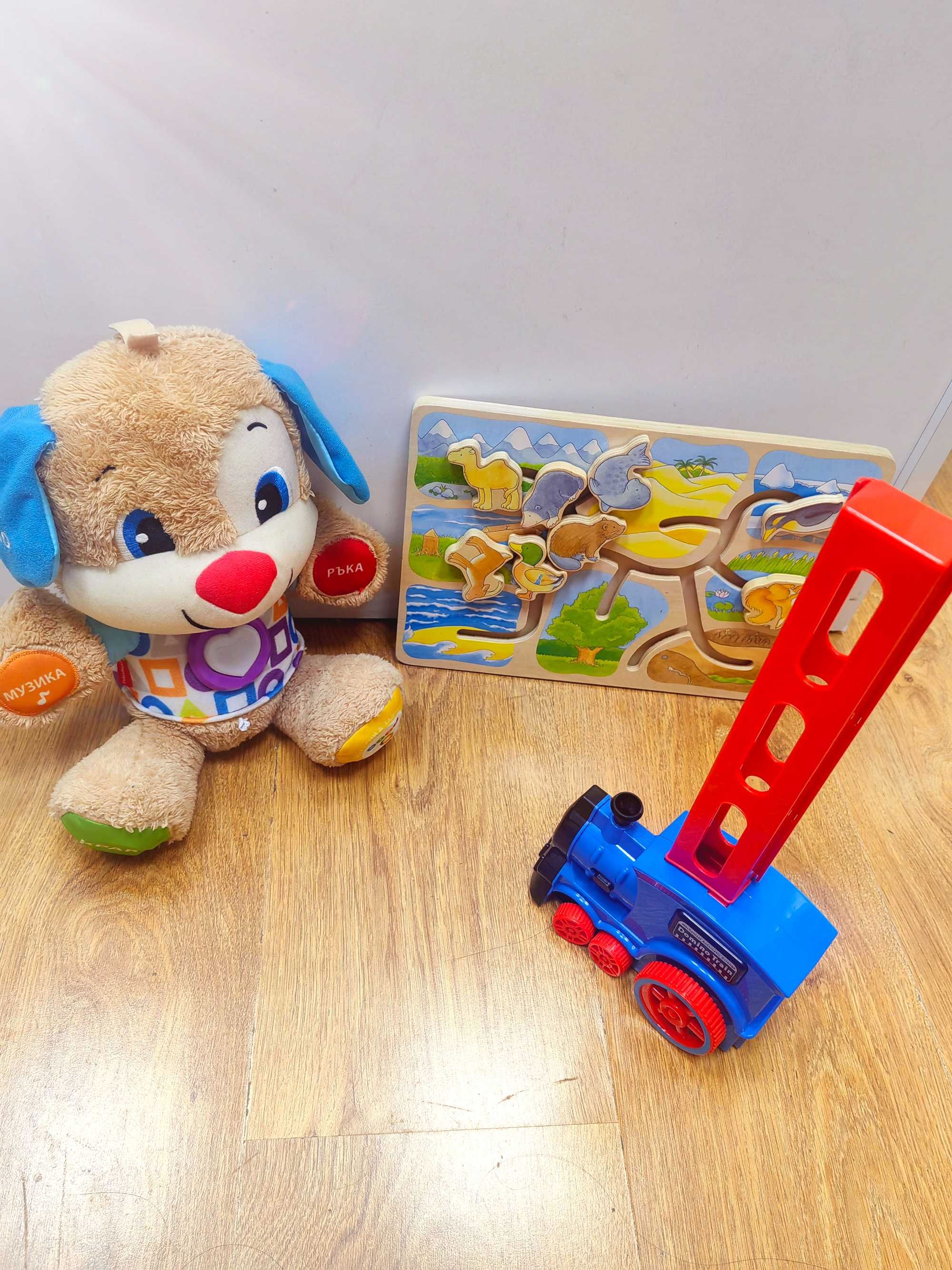 ЛОТ ИГРАЧКИ-Влаkче, дървена дъска , интерактивна играчка FISHER PRICE