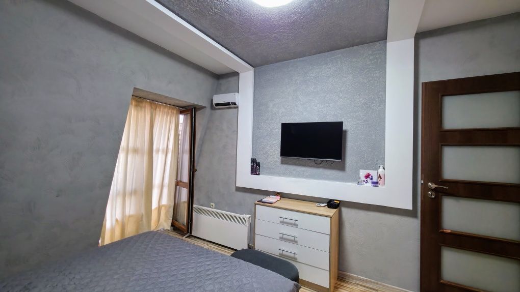 Продава се луксозен тристаен тухлен апартамент в жк. Изток, гр. Перник