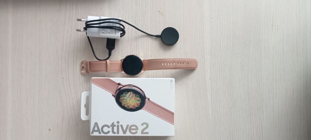 Продам Samsung Galaxy Watch Active 2.