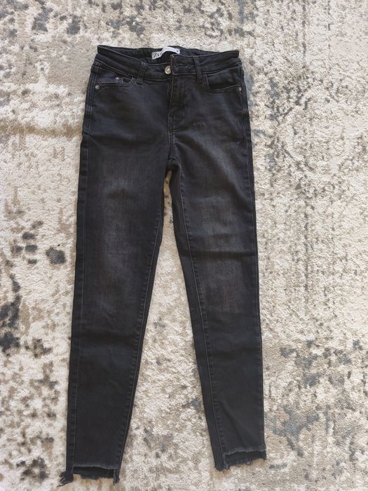 Джинсы 4 штуки и 1 рубашка (40-42)