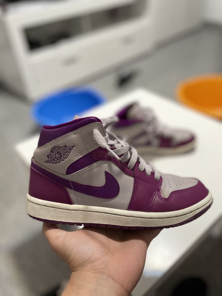 jordan 1 mid mov