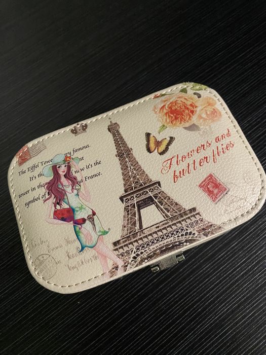 Кутия за бижута с огледало