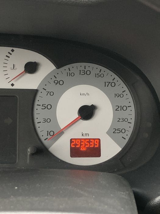 Vand sau dezmembrez RENAULT SYMBOL AN 2007 motor euro 4 defect motor