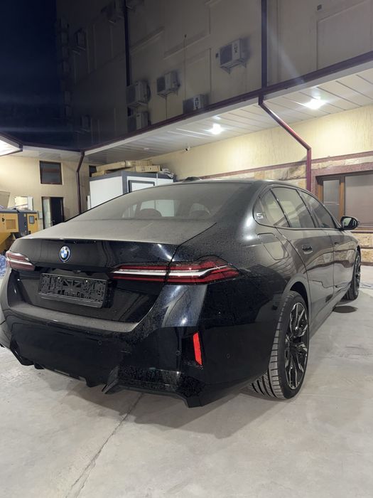 BMW i5 M sport 35L