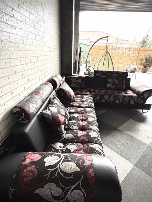 Продаю уголок в идеальном состоянии!