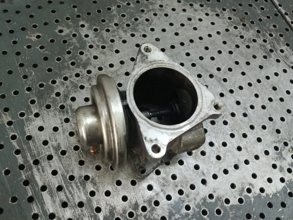 Egr 1.9 tdi vw touran golf 5 passat b6 audi a3 8p seat altea leon skoda octavia 2 038129637d 038131501an