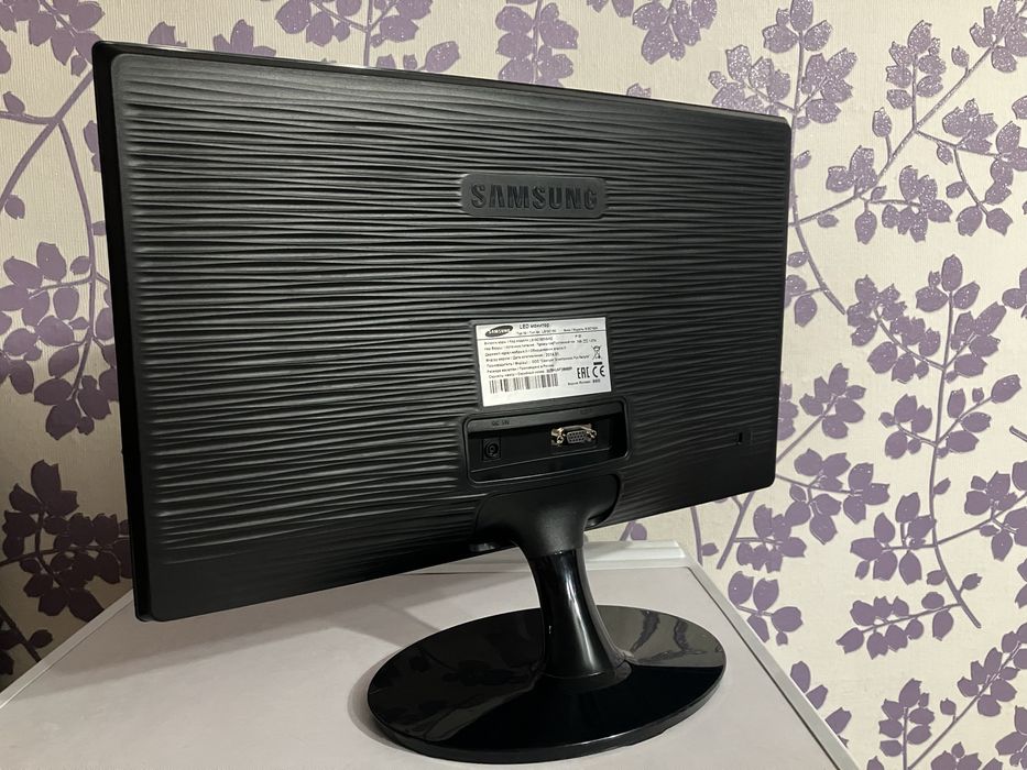 LED монитор Samsung S19C150N